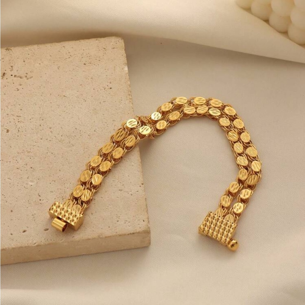Elegant Gold Bracelet